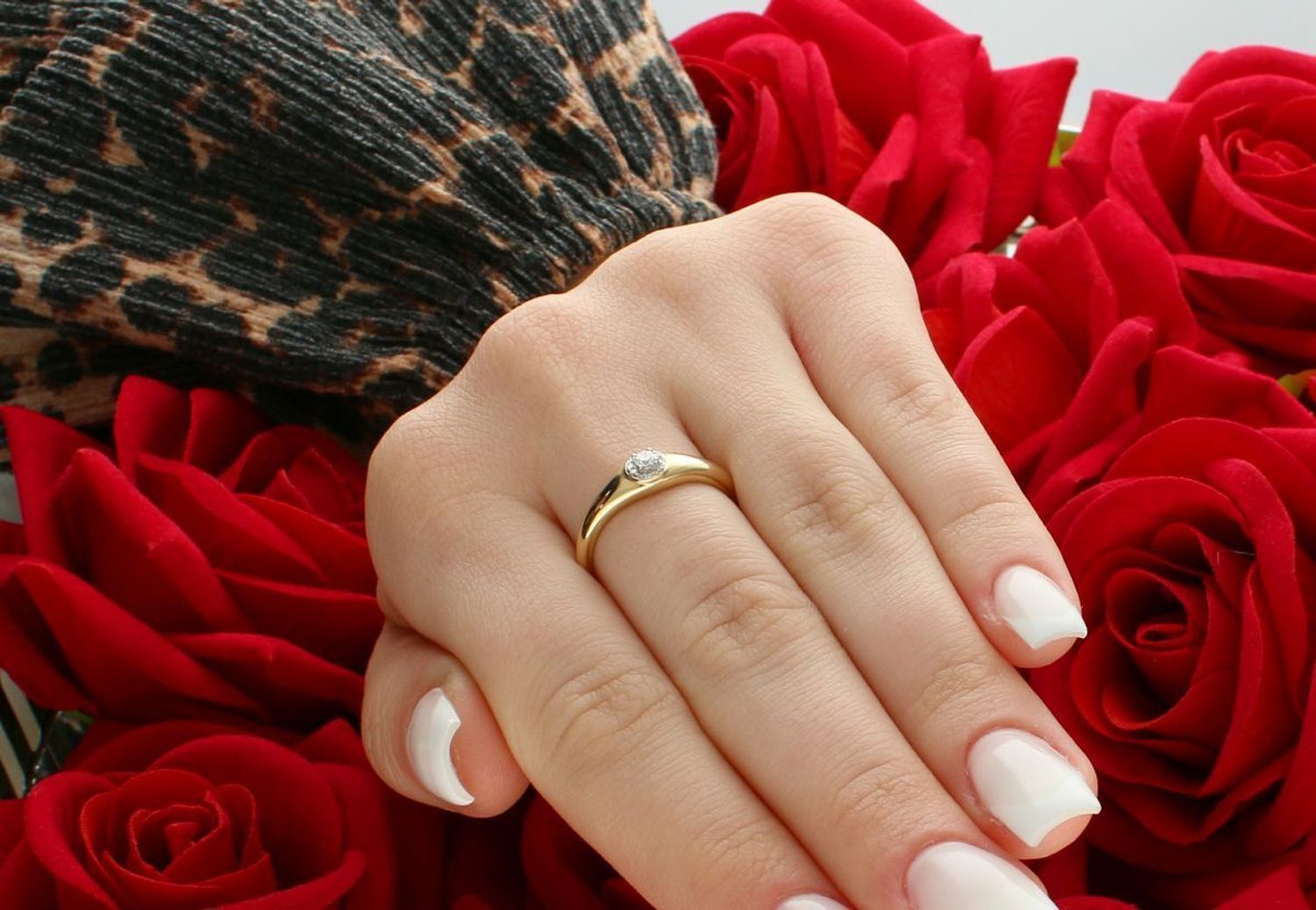 Złoty pierścionek damski 585 Blask diamentów.jpg